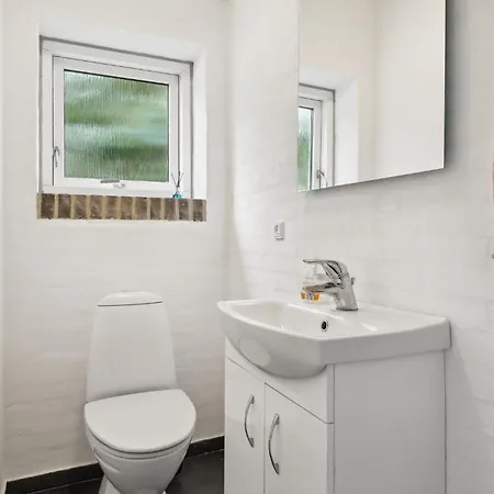 Dom wakacyjny 3 Bedroom Beautiful In Spottrup