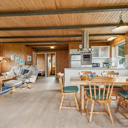 Hermosa Casa De 3 En *