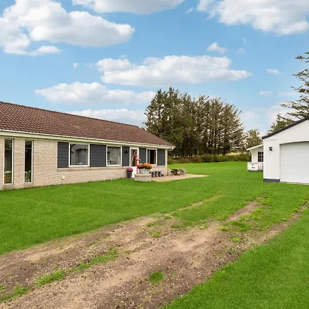 3 Bedroom Beautiful In * Spottrup