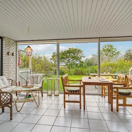 3 Bedroom Beautiful In Hébergement de vacances *