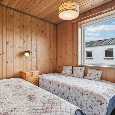 Pet Friendly In With Kitchen
